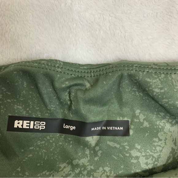 Womens REI Co Op High Rise green camo leggins size L with pockets - Picture 2 of 10